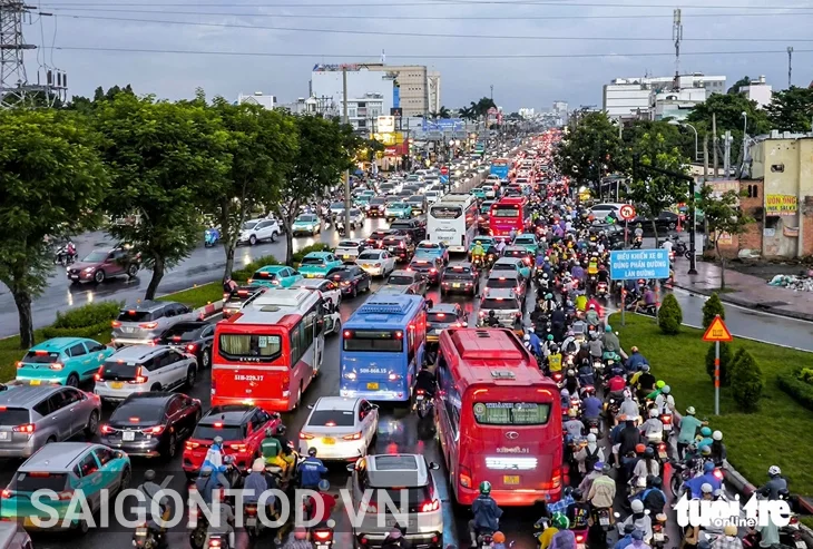 Tại Sao Quốc Lộ 13 Lại Hay Bị Kẹt Xe?